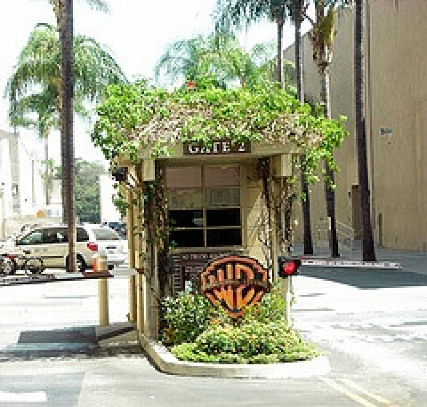 warner-bros-gate.jpg