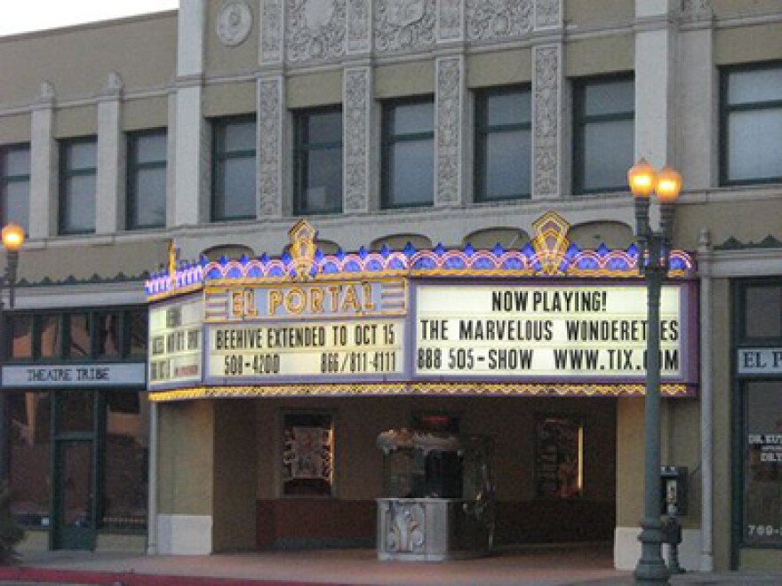 Exterior_ElPortal.jpg