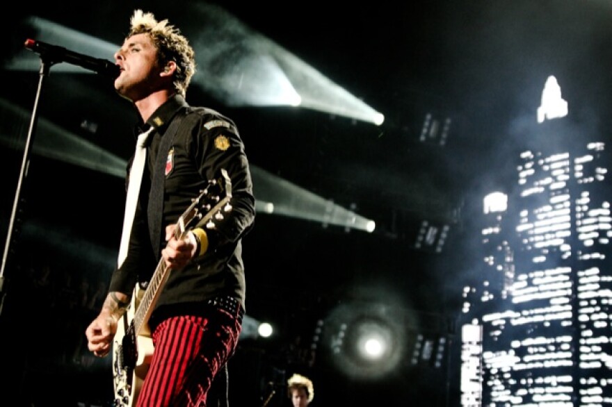 greenday_verizonamp_joeymaloney.jpg