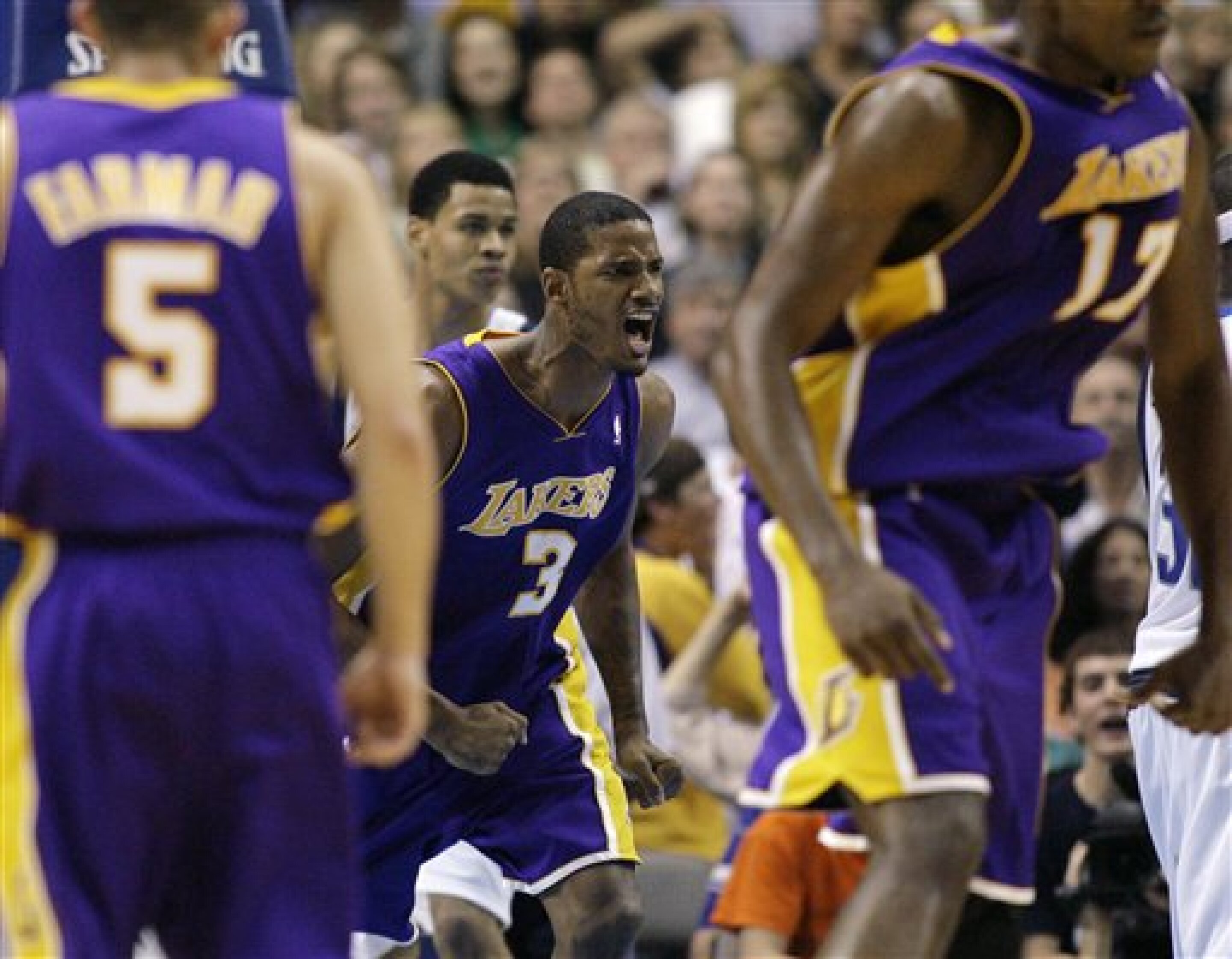 LAst Night's Action Lakers Fight for a Victory LAist