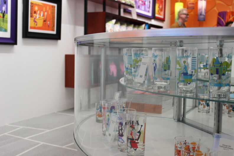 LA-themed glassware.