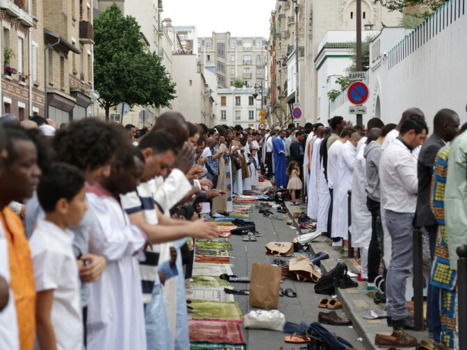 Muslims offer Eid al-Fitr prayers outside the Grande Mosquee de Paris (Great Mosque of Paris) in Paris on June 25, 2017. 
Eid al-Fitr festival marks the end of the holy Muslim fasting month of Ramadan during which devotees are required to abstain from food, drink and sex from dawn to dusk. / AFP PHOTO / Zakaria ABDELKAFI        (Photo credit should read ZAKARIA ABDELKAFI/AFP/Getty Images)