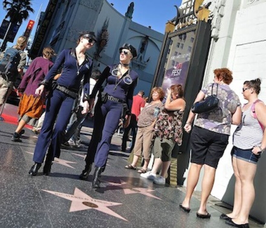 walking-hollywood-blvd-360.jpg