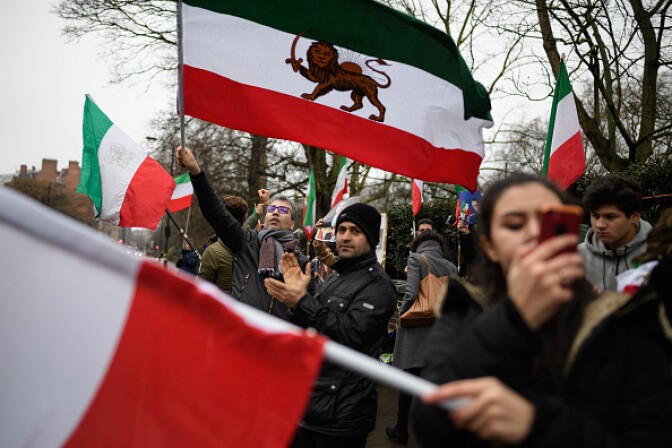 LONDON, ENGLAND - JANUARY 02:  Anti-regime protestors wave flags as they demonstrate outside the Iranian embassy on January 2, 2018 in London, England.  Protests in Iran have seen at least 12 people die during violent clashes over recent days.  (Photo by Leon Neal/Getty Images)