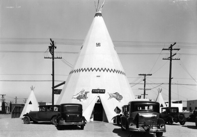 The Teepee was a popular ice cream stand in Long Beach on 2nd St. at Covina Ave. (1931)
(Photo via Los Angeles Public Library Collection)