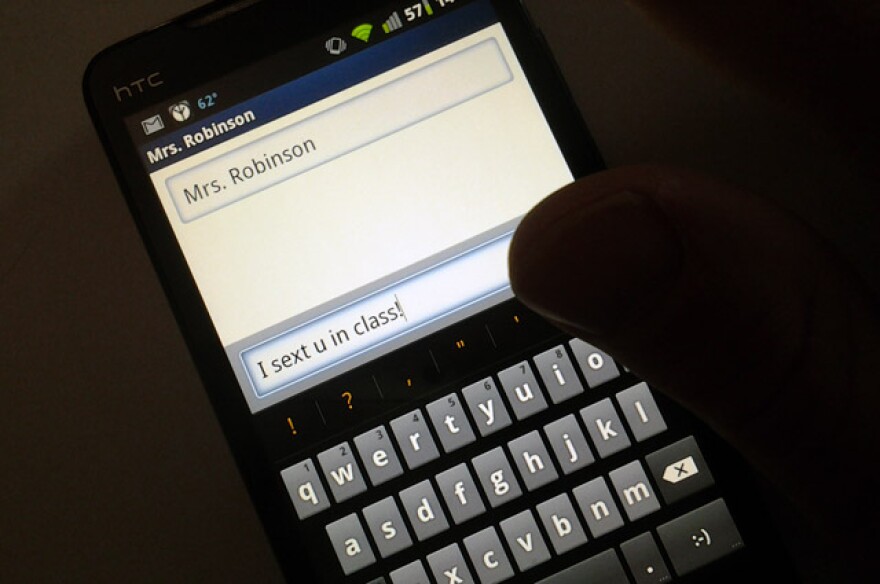 sexting.jpg
