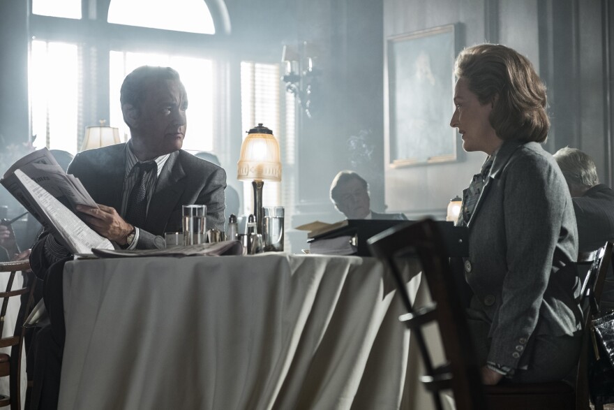 NOR_D30_071017_204253_204322_R_COMP – Tom Hanks (as Ben Bradlee) and Meryl Streep (as Kay Graham) star in Twentieth Century Fox’s THE POST. Photo Credit: Niko Tavernise. 