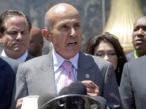 Former Los Angeles County Sheriff Lee Baca speaks to the media after leaving federal court in Los Angeles on Aug. 1, 2016. Baca withdrew a guilty plea and chose to go to trial on a charge of lying to federal authorities in an effort to thwart an FBI investigation into abuses at the jails he ran.