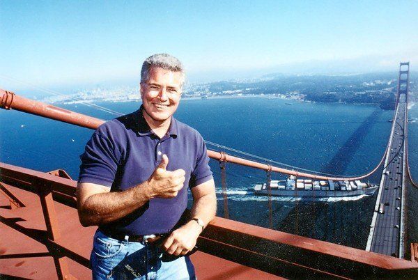 Huell Howser on the Golden Gate bridge.