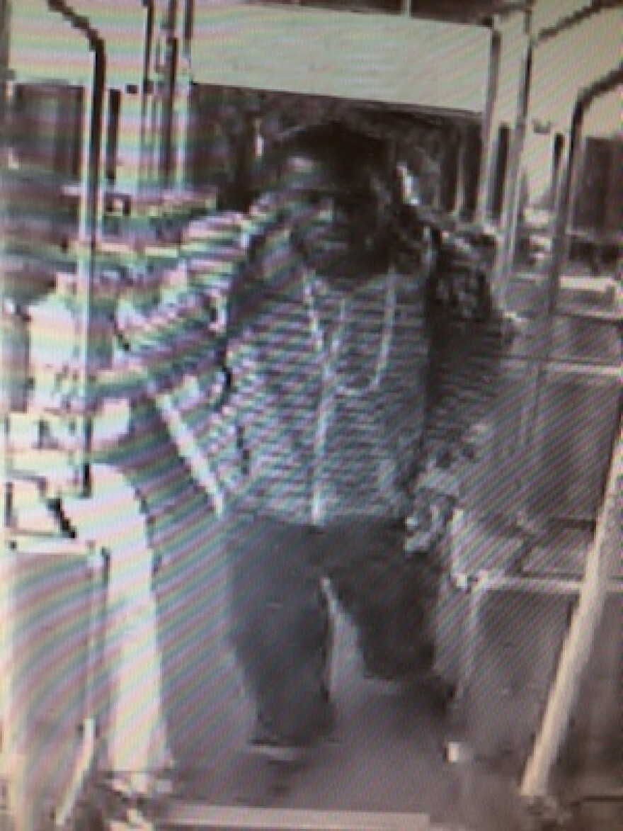 300x-metro-rape-suspect-bus.jpg