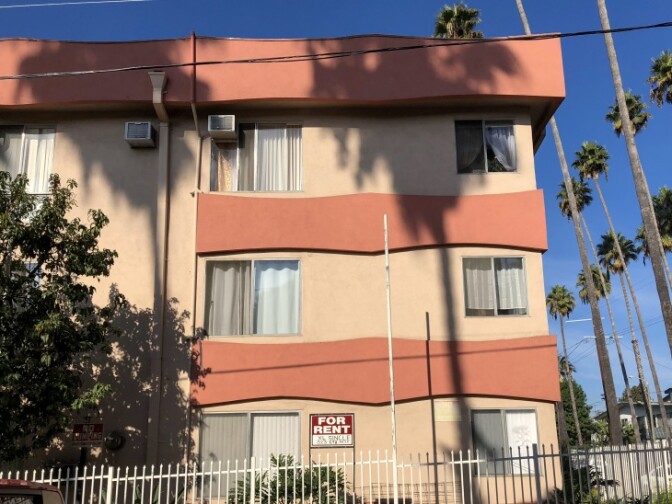 An apartment building in Hollywood with a vacancy. (Matt Tinoco)