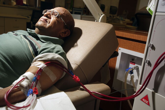 Giraldo Garcia, 54, gets dialysis at DaVita Dialysis Center in Inglewood in Aug. 2014.