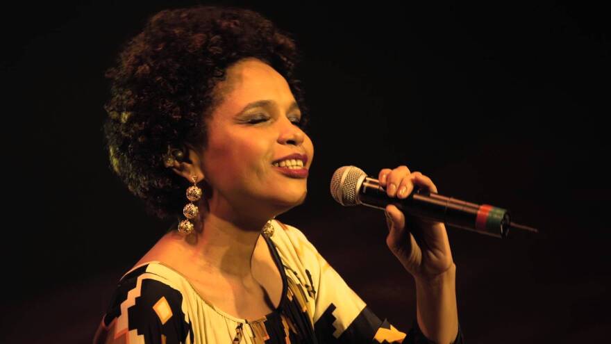 Artist Teresa Cristina 