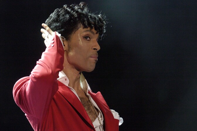 Prince performs at the 10th Anniversary Essence Music Festival at the Superdome on July 2, 2004 in New Orleans, Louisiana.