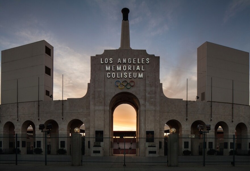 la_memorial_coliseum.jpg
