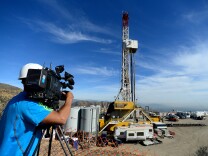 Crews from SoCalGas and outside experts work on a relief well at the Aliso Canyon facility above Porter Ranch on Dec. 9, 2015. Once the relief well is connected to the leaking well, SoCalGas will pump fluids and cement into the bottom of the leaking well to stop the flow of gas and permanently seal the well.