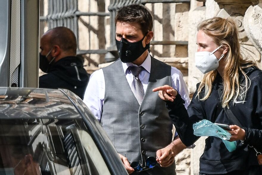 US actor Tom Cruise (C), wearing a face mask, is pictured on the set during the filming of "Mission Impossible : Lybra" on October 6, 2020 in Rome. (Photo by Alberto PIZZOLI / AFP) (Photo by ALBERTO PIZZOLI/AFP via Getty Images)