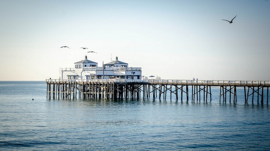 malibu_pier_cafe_640.jpg