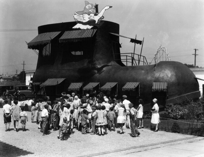 "There was an old woman, who lived in a shoe; she had so many children, she didn't know what to do." Apparently, she opened the Mother Goose Pantry at 1951 E. Colorado Blvd. in Pasadena. (1928) (Photo via Los Angeles Public Library Collection)