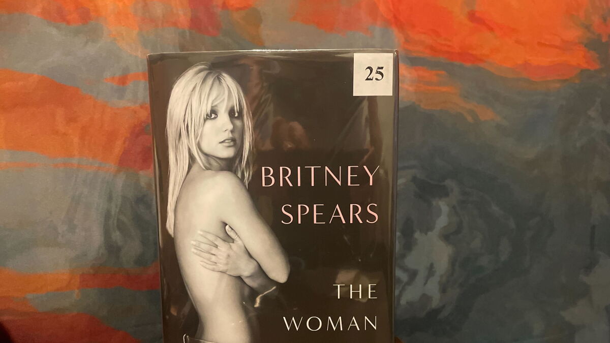 'Gimme More': LA Public Library Races to Keep Up With Demand for Britney Spears Memoir - Vimarsana News