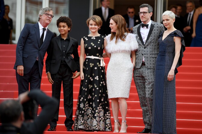 CANNES, FRANCE - MAY 18:  Director Todd Haynes, actor Jaden Michael, actresses Millicent Simmonds, actress Julianne Moore, screenwriter Brian Selznic and actress Michelle Williams leave the "Wonderstruck" screening during the 70th annual Cannes Film Festival at Palais des Festivals on May 18, 2017 in Cannes, France.  (Photo by Pascal Le Segretain/Getty Images)