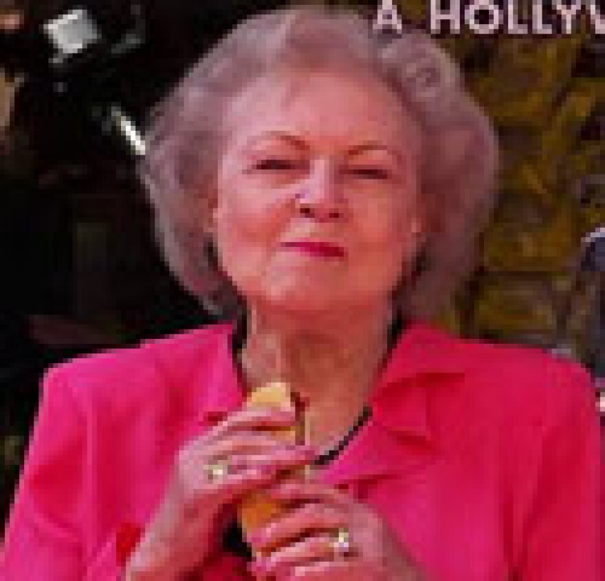 betty-white-hotdog.jpg