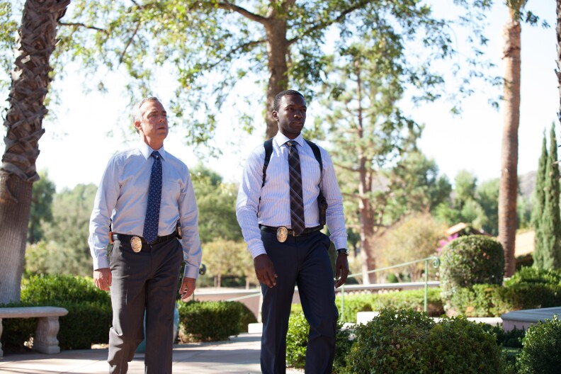 (L to R): Titus Welliver as Harry Bosch, Jamie Hector as Jerry Edgar.