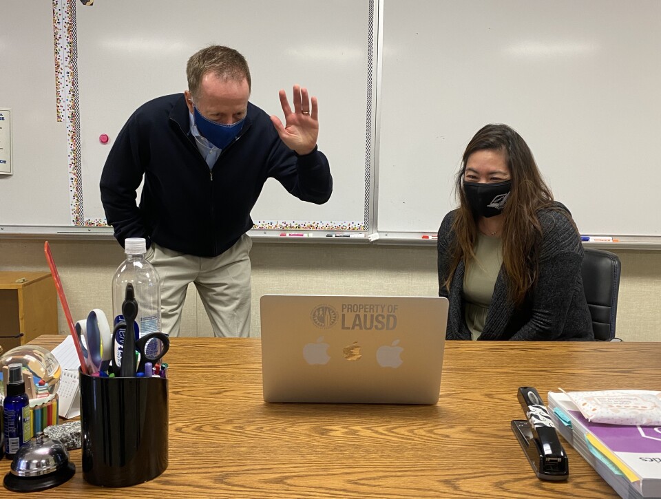  L.A. Unified School District Superintendent Austin Beutner (left) poses a question to the students in Fleming Middle School teacher Stacey Takamoto's sixth grade Zoom class on Monday, April 26, 2021.