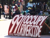 Occupy Riverside protestors defy police orders, returning to the downtown plaza by City Hall one day after Riverside Police Department's raid.