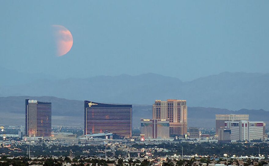 vegas_supermoon.jpg