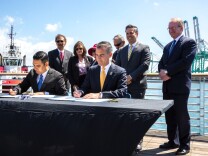 Los Angeles Mayor Eric Garcetti (right) and Long Beach Mayor Robert Garcia (left) sign a
joint declaration on Monday, June 12, 2017, setting environmental goals for their respective ports
and reaffirming their commitment to adopting the Paris climate agreement goals.
