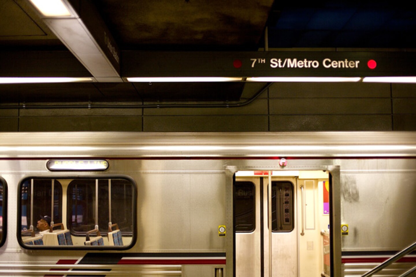 7thMetro_RedLine_train.jpg