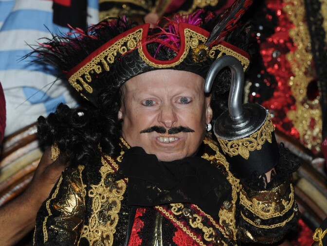 Verne Troyer attends the photocall for "Peter Pan," New Wimbledon Theatre's 2015 pantomime on November 30, 2015 in London, England.