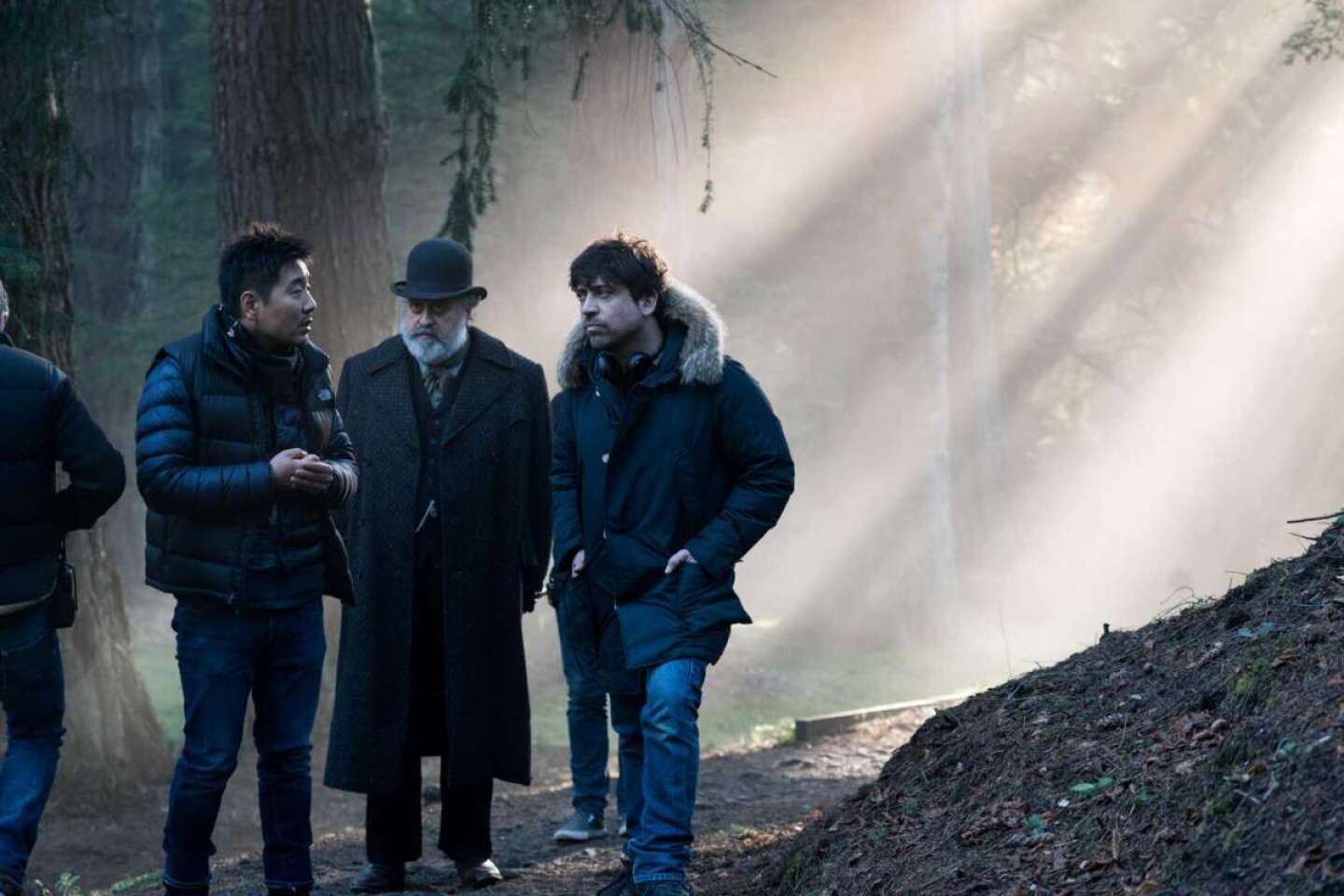 Director Alfonso Gómez-Rejón, right, on the set of “The Current War.”