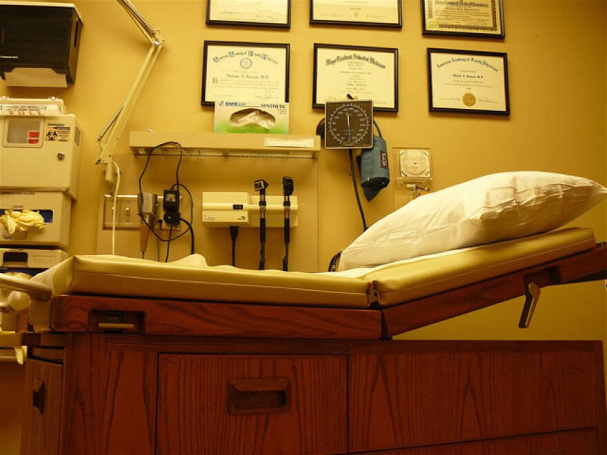 table_doc_office.jpg