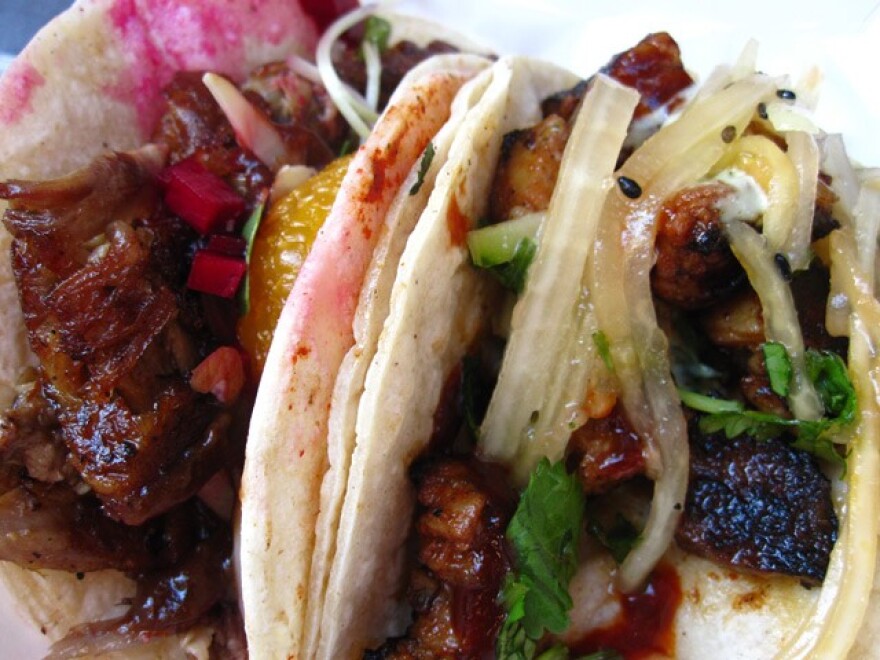 flying-pig-truck-tacos.jpg
