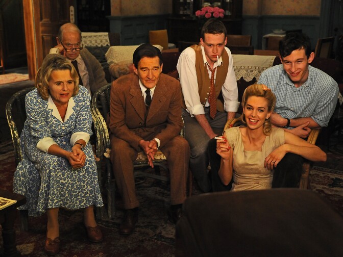 Sinead Cusak (Grace Rohan), John Standing (Grandfather George), David Hayman (Clive Rohan), Caleb Landry Jones (Percy Hapgood), Vanessa Kirby (Dawn Rohan) and Callum Turner (Bill Rohan) - ©Sophie Mutevelian