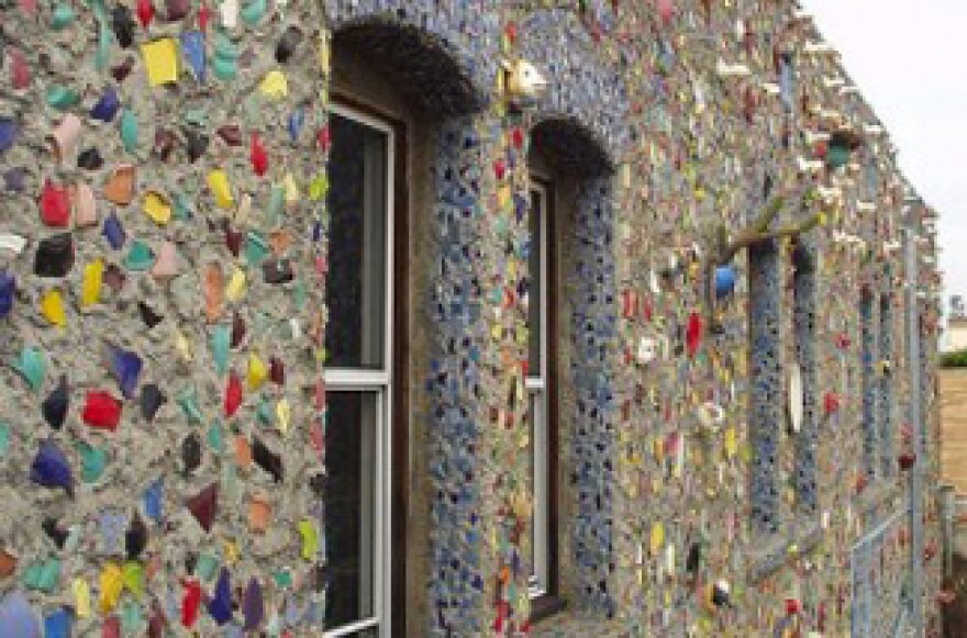 Self Help Graphics’ building on Cesar Chavez Boulevard, June 2006