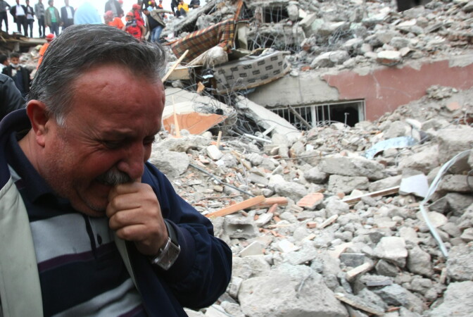 A victims' relative cries as rescue workers take part in an operation to salvage people from a collapsed building following an earthquake in the province of Van, eastern Turkey, on October 24, 2011. Rescuers scrambled through the rubble on October 24 in a desperate search for survivors of the earthquake.