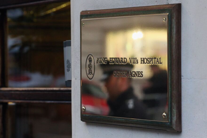 LONDON, ENGLAND - DECEMBER 07:  Police officers stand outside the King Edward VII's hospital following the death of a nurse who took a hoax call concerning the Duchess of Cambridge's treatment on December 7, 2012 in London, England. The nurse, named as Jacintha Saldanha, was one of two hospital staff who were responsible for inadvertently revealing details of the pregnant duchess's medical condition to two Australian DJs.  (Photo by Oli Scarff/Getty Images)
