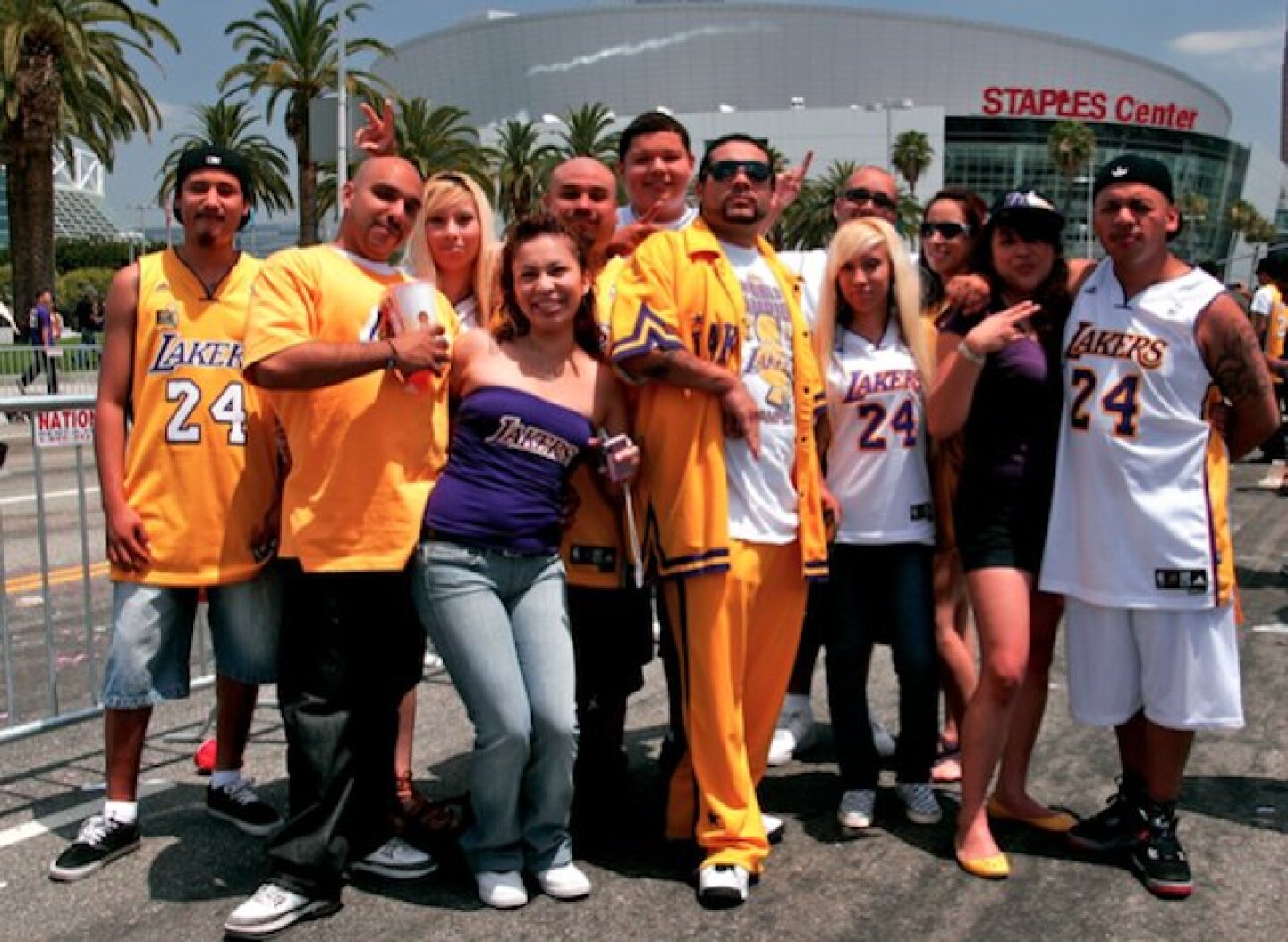 lakers-fans-gq.jpg