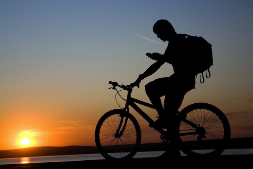 bicyclist-cellphone-texting.jpg