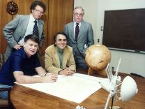 From left to right: Bruce Murray, Carl Sagan (seated) with Louis Friedman and Harry Ashmore (standing). 