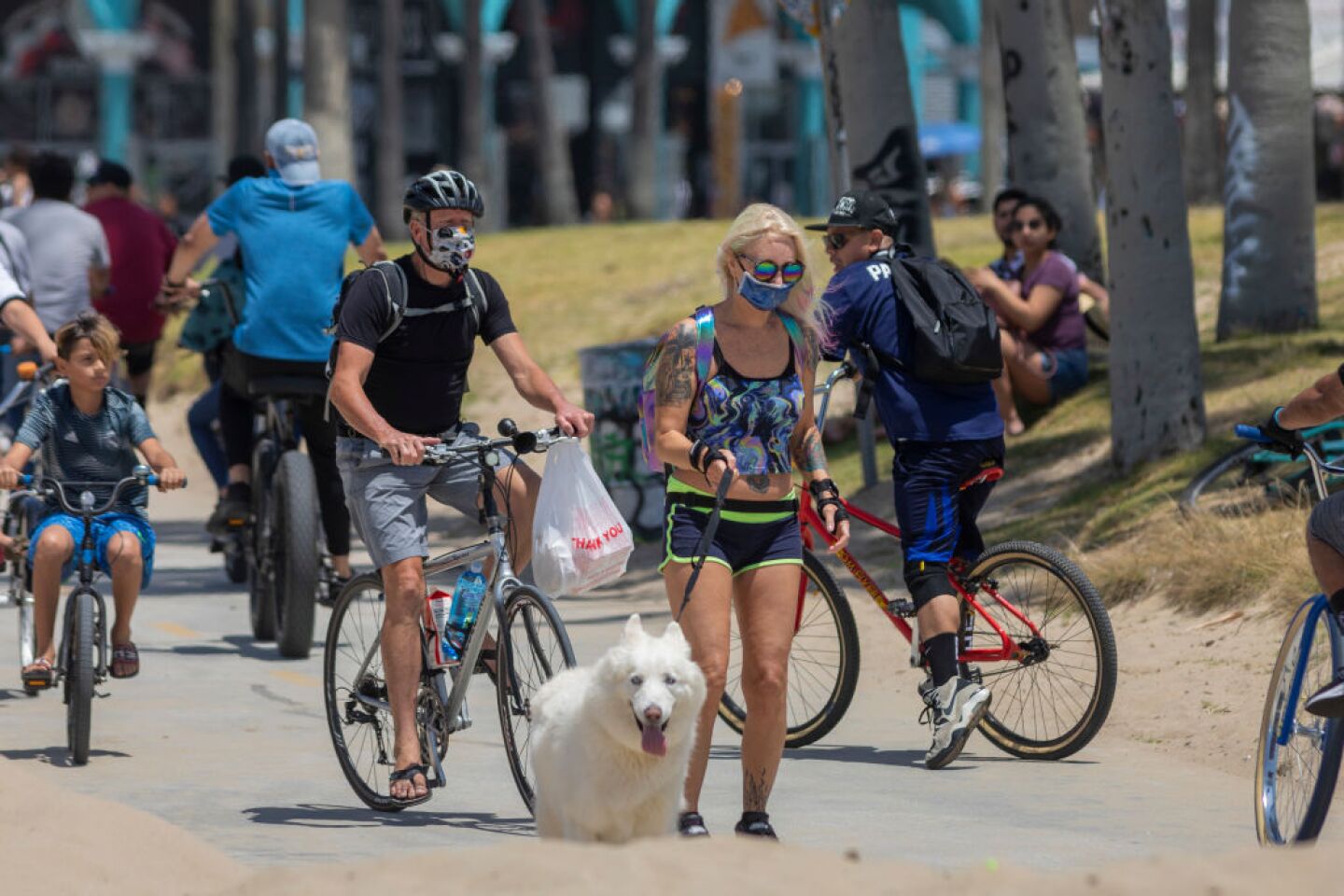 LOS ANGELES, CA - MAY 24: Holiday beachgoers head to Venice Beach on Memorial Day as coronavirus safety restrictions continue being relaxed in Los Angeles County and nationwide on May 24, 2020 in Los Angeles, California. County officials are braced for a holiday weekend that could again challenge residents' resolve to fight the COVID-19 pandemic by adhering to stay-at-home restrictions, avoiding large gatherings, wearing face coverings and social distancing when interacting with others. A growing heatwave also adds to the temptation to gather at beaches.  (Photo by David McNew/Getty Images)