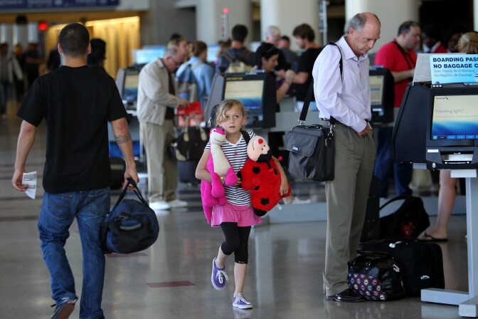 No delays or cancellations are expected Monday morning for flights between LAX and San Francisco International Airport. 