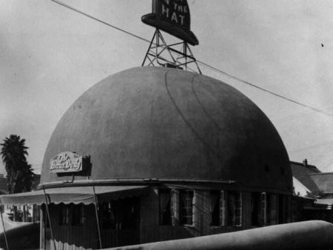 circa 1930: 'The Brown Derby' a well known restaurant in Los Angeles patronised by members of the film world. 