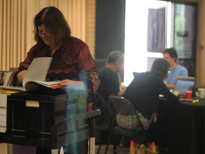 Marilyn Nix does research during an Unforgetting L.A. Wikipedia edit-a-thon. 
