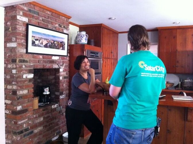 A San Pedro homeowner who's adding solar panels to her roof learns about energy efficiency. 