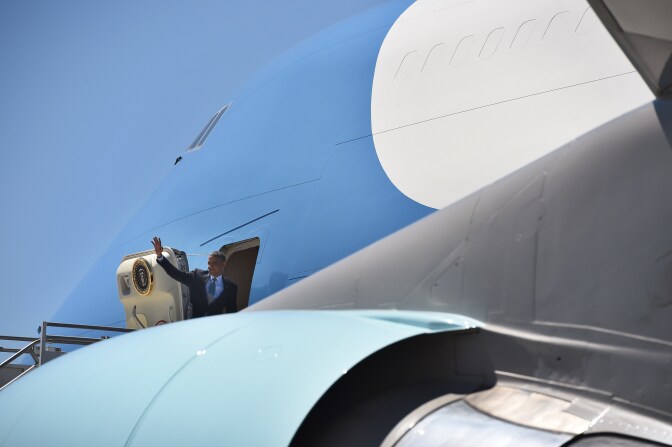 US President Barack Obama boards Air Force One at Los Angeles International Airport in Los Angeles, California, on July 24, 2014, en route to Washington, DC. AFP PHOTO/Jewel Samad (Photo credit should read.