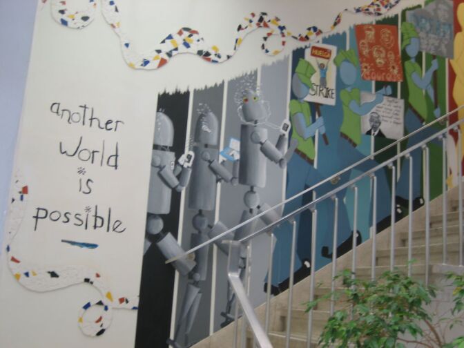 CSU Long Beach mural with controversial Che Guevara image.